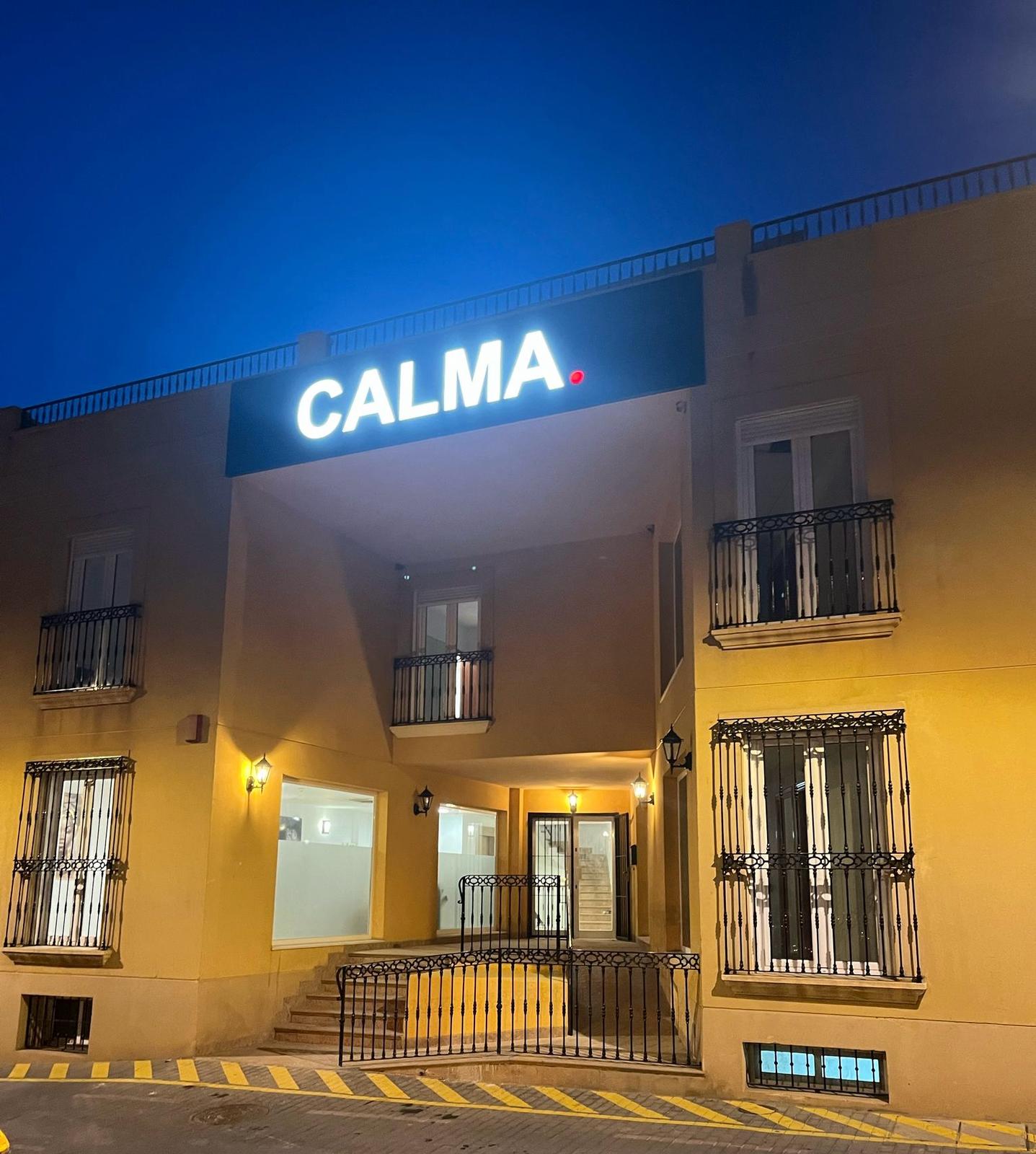 Fachada exterior de Clínica Calma en Almería
